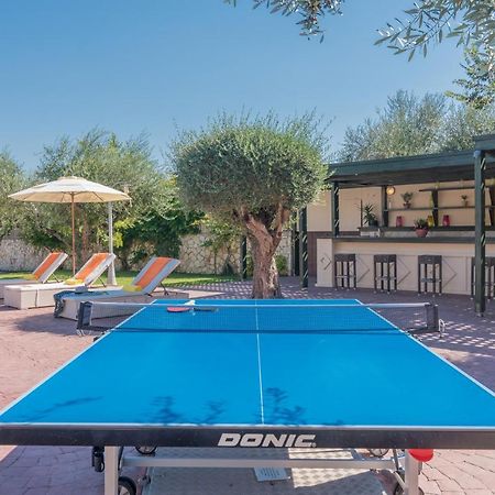 Astarte Villas - Istar Villa With Tennis Court Makhairadhon Exterior photo