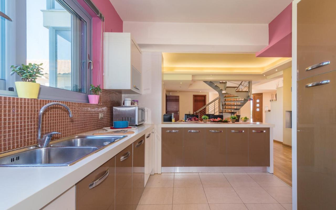 Astarte Villas - Istar Villa With Tennis Court Makhairadhon Exterior photo