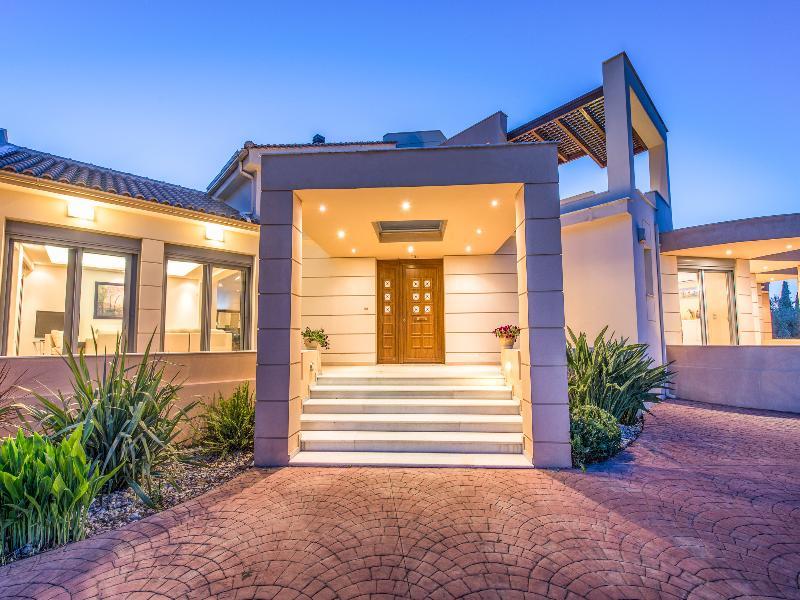 Astarte Villas - Istar Villa With Tennis Court Makhairadhon Exterior photo