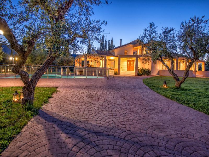 Astarte Villas - Istar Villa With Tennis Court Makhairadhon Exterior photo