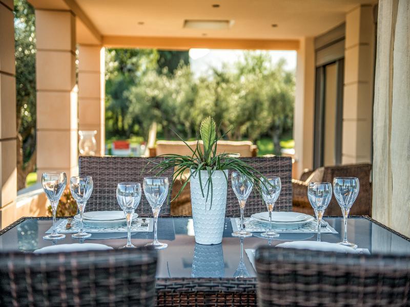Astarte Villas - Istar Villa With Tennis Court Makhairadhon Exterior photo